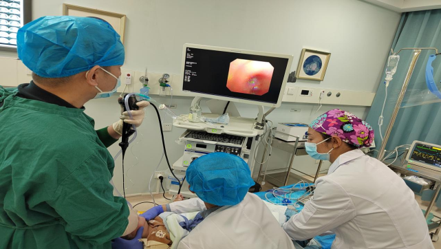 湖南妇女儿童医院成智主任医师介绍,用支气管镜给肺"洗个澡",其实就是