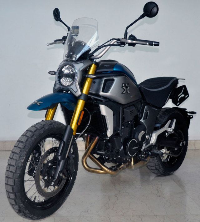 探险还是攀爬?春风700cl-x adv版来了!挡泥板很出戏