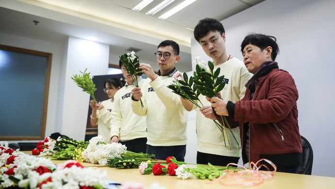 给北京冬奥会做花束的上海奶奶 没有我编不出的花 腾讯新闻