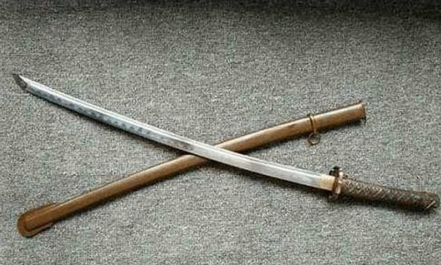一把军刀日本愿出100万美金赎走,为何中国坚决拒绝,只因刀上这9字