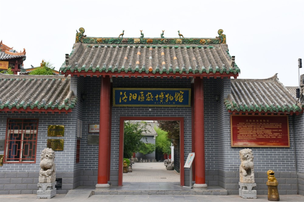 而民俗博物馆西侧的匾额博物馆,也是全国第一家匾额专题博物馆,馆藏