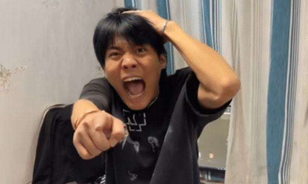 小杨哥直播带堪称"鬼才",遭网友们调侃,兄弟俩被粉