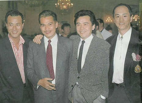 左起:李修贤,陈观泰,姜大卫,狄龙2002年,张彻去世,办丧事期间两人又