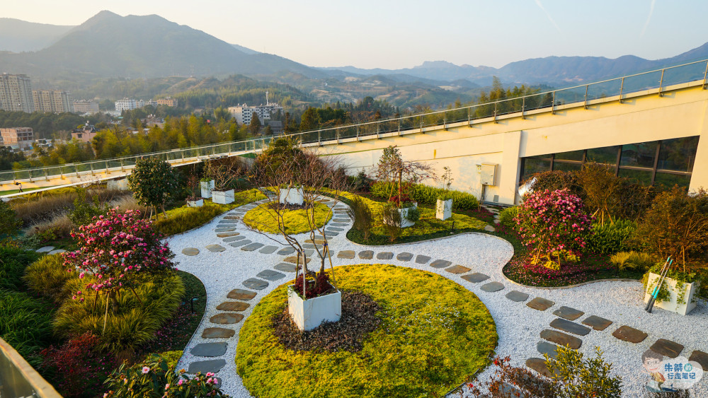 華東大峽谷氡泉旅遊度假區坐落於泰順雅陽鎮境內,佔地面積近33平方