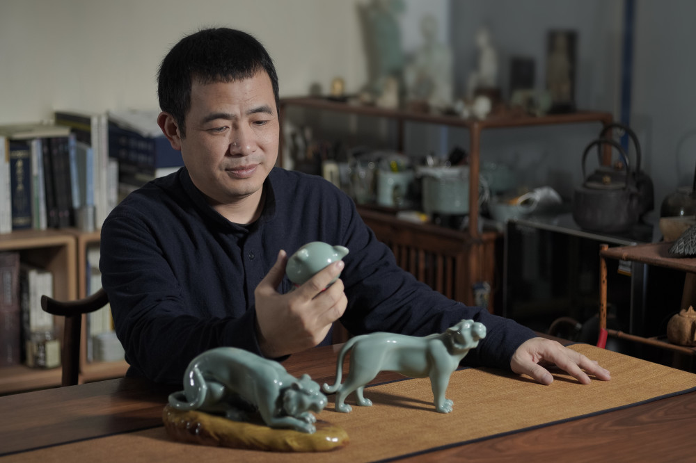 浙江旅游职业学院艺术学院陈小波老师2022青瓷福虎系列贺岁作品出炉