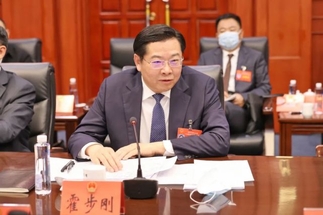霍步刚参加辽阳县代表团审议