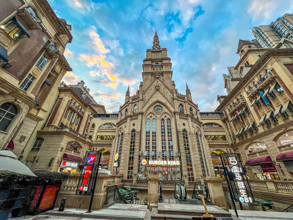 武汉光谷步行街落寞了吗昔日人满为患堪称是大学生的购物天堂