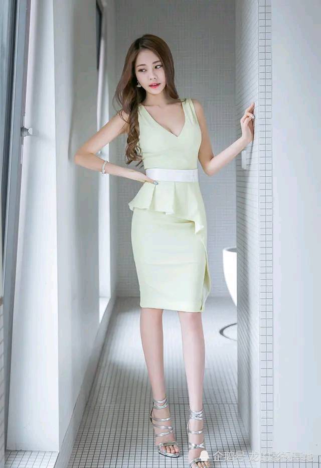 韩国最美服装模特孙允珠时尚性感深v无袖裙尽显女神范