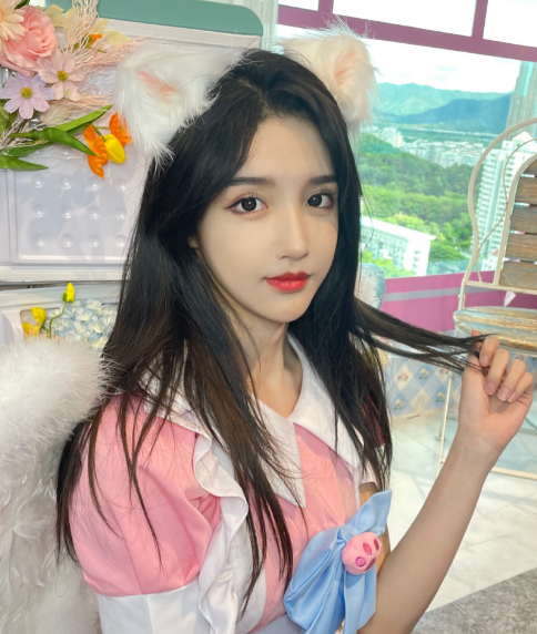 女装大佬艾比要变性了?已经开始绝食,为手术做准备插图4