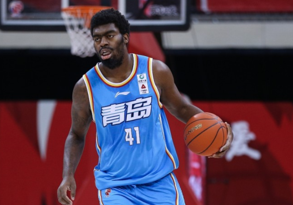 青岛队内线还能指望谁刘传新留洋昔日顶级大外援却黔驴技穷