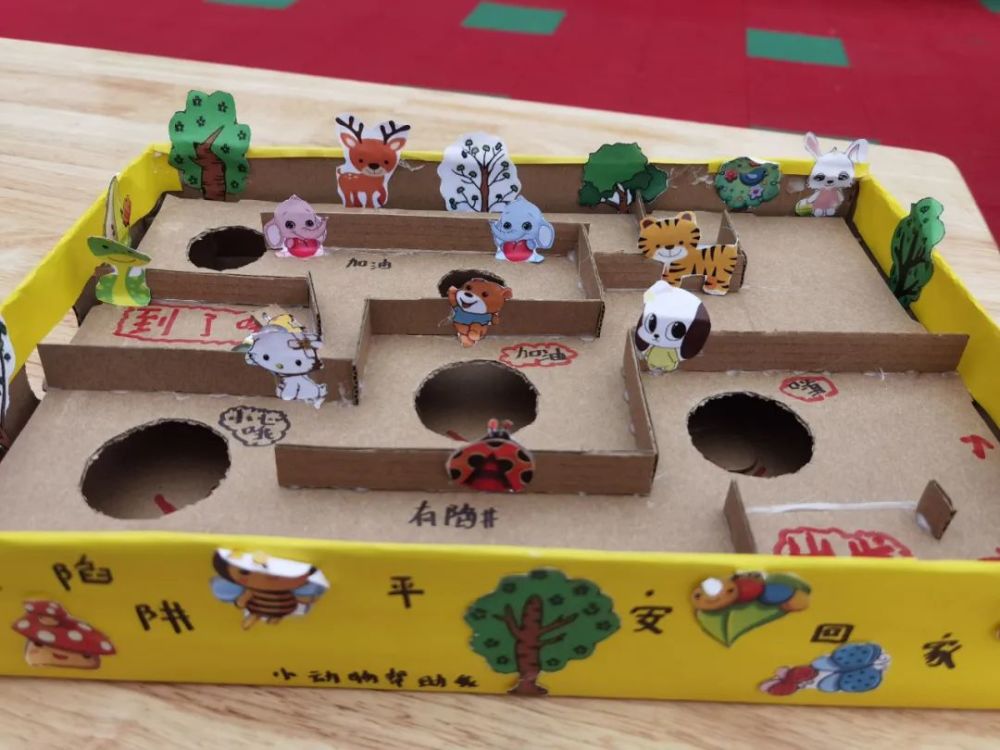 此次玩教具比赛活动的开展,充分调动了第五园幼儿教师参与玩教具制作