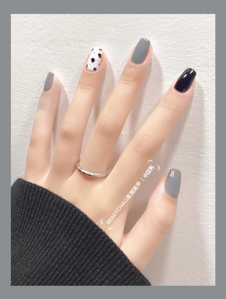 简约美甲ins冷淡风灰黑跳色美甲