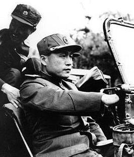 边章五将军和丁国钰将军相继接替)和解方将军(1953年4月26日由柴成文