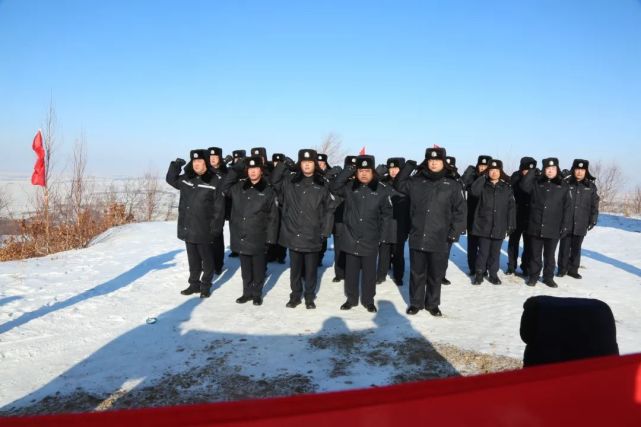 【警民庆节】锻炼体魄 锤炼意志——郊区分局组织开展寒地野外拉练