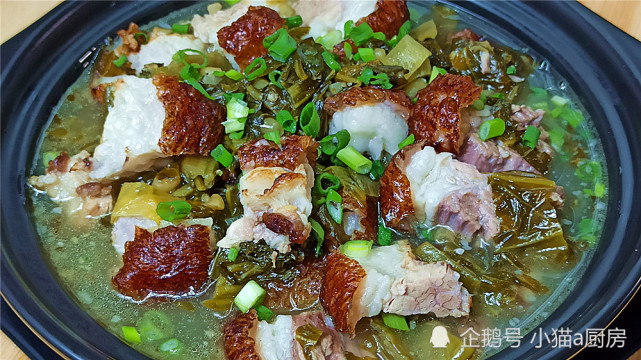 酸菜脆皮肘子做法鲜香味美特别下饭酸辣开胃好吃别提有多过瘾