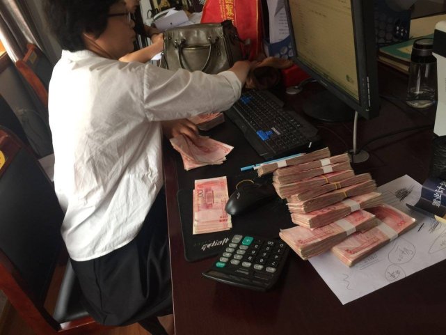 发工资那么麻烦,为什么银行还喜欢帮企业"代发工资"?