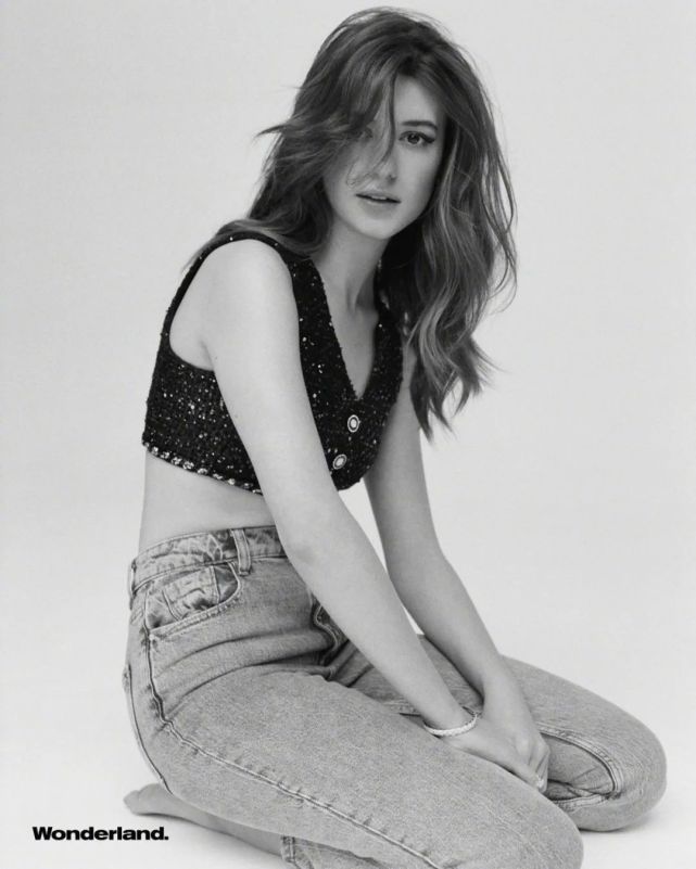 可爱甜妹普通人女星黛西埃德加琼斯冬季写真大片