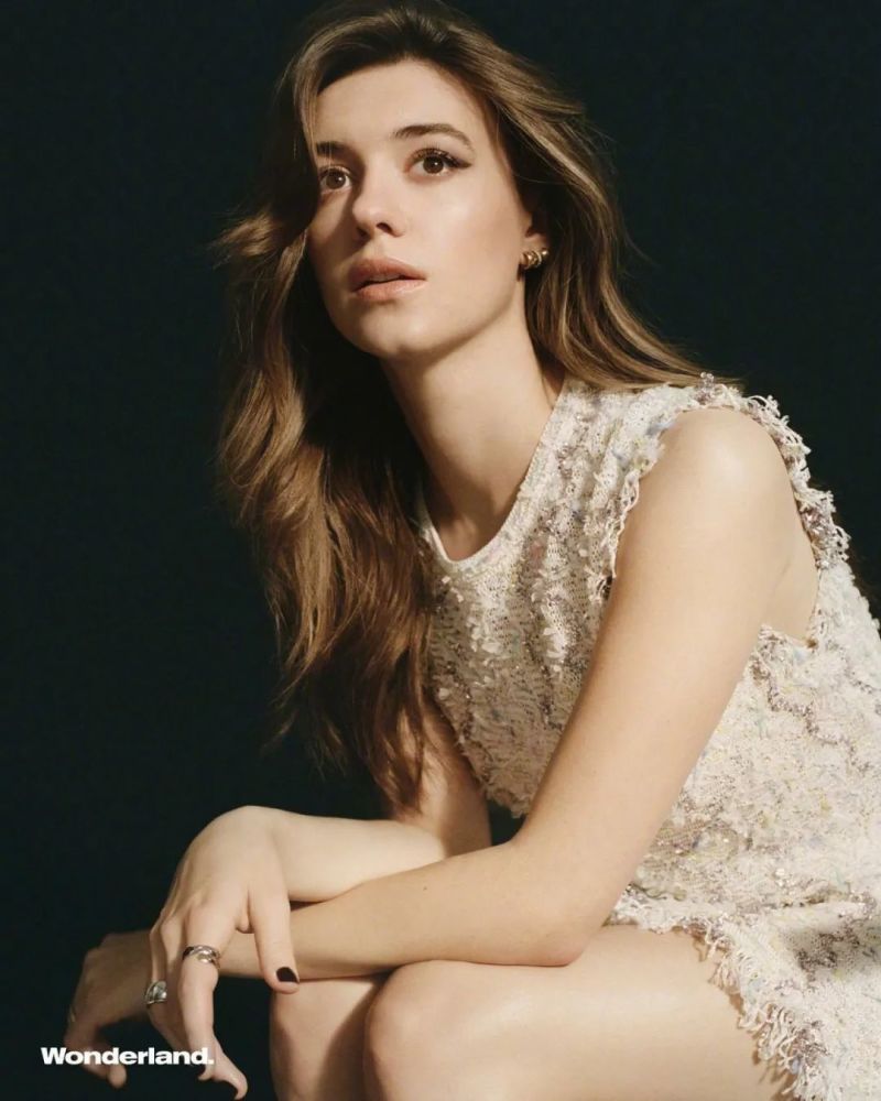 可爱甜妹普通人女星黛西埃德加琼斯冬季写真大片