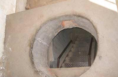 家家户户都有地道口,从家进入地道,就可转遍全村.