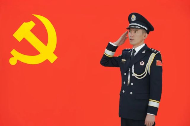 警察节特辑我和党旗合张影