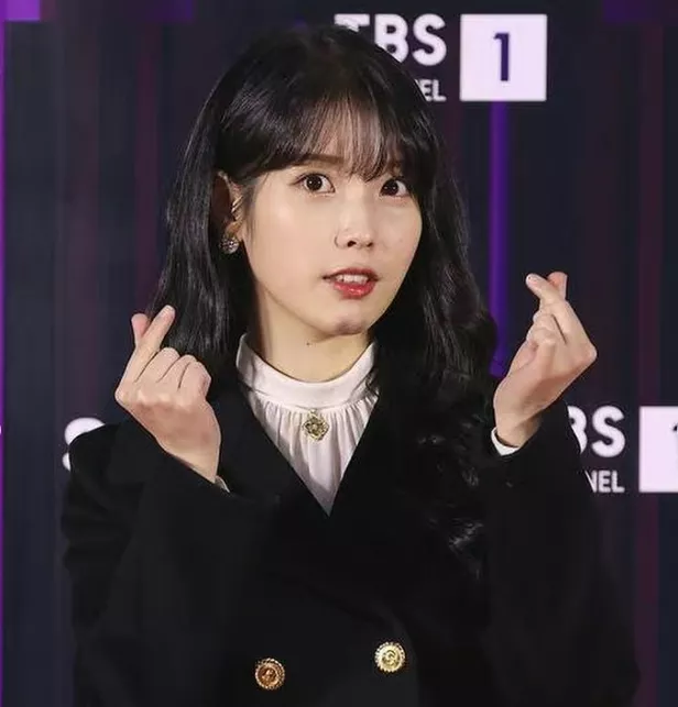 韩国红毯又寒酸了 一线女星穿过季风衣 时尚咖位被内娱女星碾压 玉颜女性网