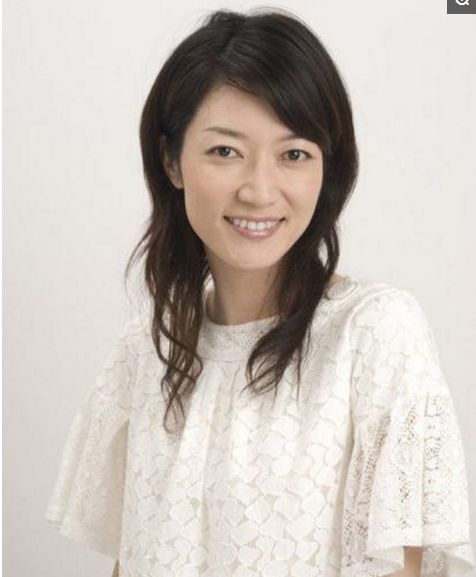 现在的松峰莉璃依旧在拍戏,虽然接的都是一些小角色,但是对她来说却是