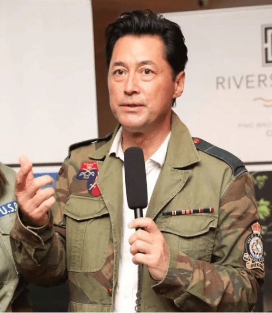 56岁王敏德宣布大女儿将与女朋友结婚,不介意两人一起怀孕!