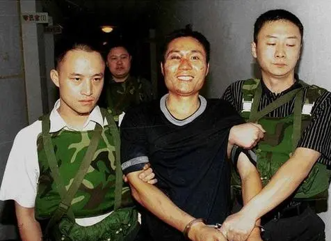 暴徒张君吴彦祖除暴原型六年连杀26人五个情人4个死刑