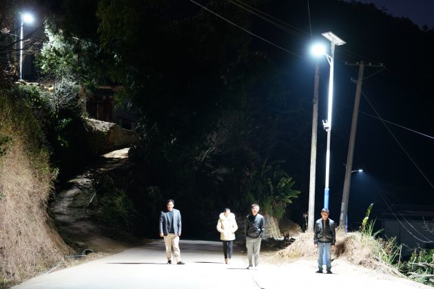 昌宁县翁堵镇翁兴村路灯一盏盏照亮幸福路