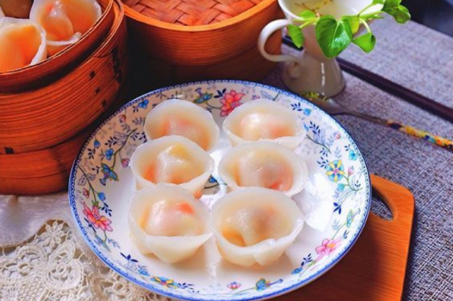 教你做玉米元宝饺子,包成元宝形状,寓意满满,晶莹剔透颜值高!