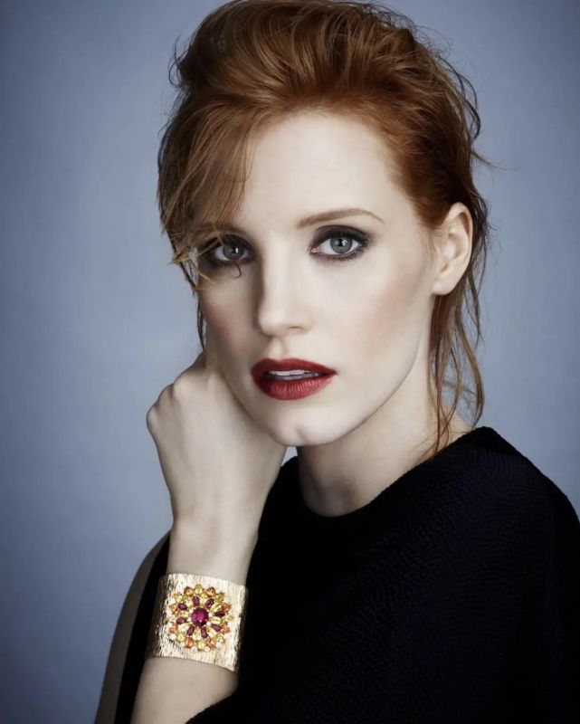 电影饰演"克里斯汀·帕默尔",也就是在电影里奇异博士的女友这一角色