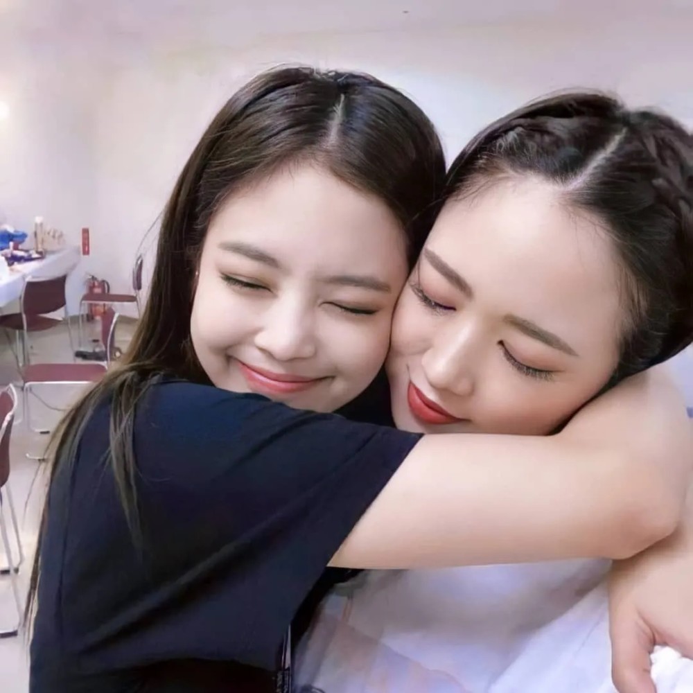 今天更新jennie的朋友圈——blackpink成员金珍妮合照特辑_腾讯新闻