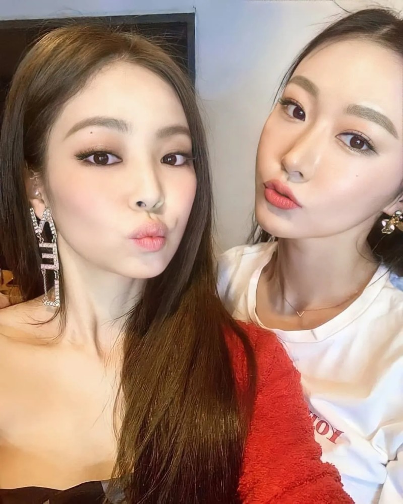 今天更新jennie的朋友圈——blackpink成员金珍妮合照特辑_腾讯新闻