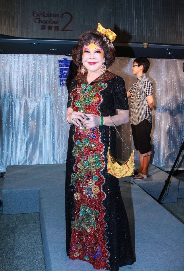 88岁老艺人黄夏蕙现身直播间卖货被网友吐槽像妖怪太吓人了