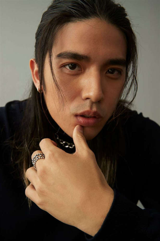 男星欧阳伦转行成工程师戴安全帽现身工地勘察自曝要养家赚钱