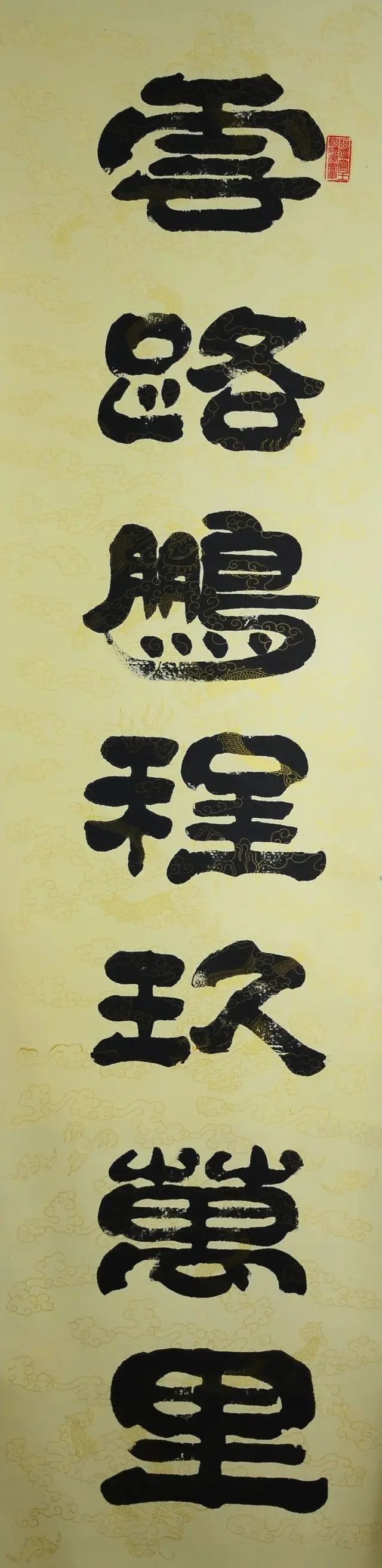 每一件都浸透着作者的心血和情感,通过独具匠心的艺术形式展现了