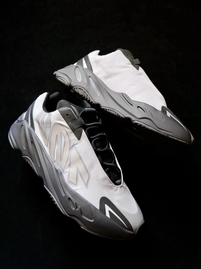 yeezy700mnvn金属银