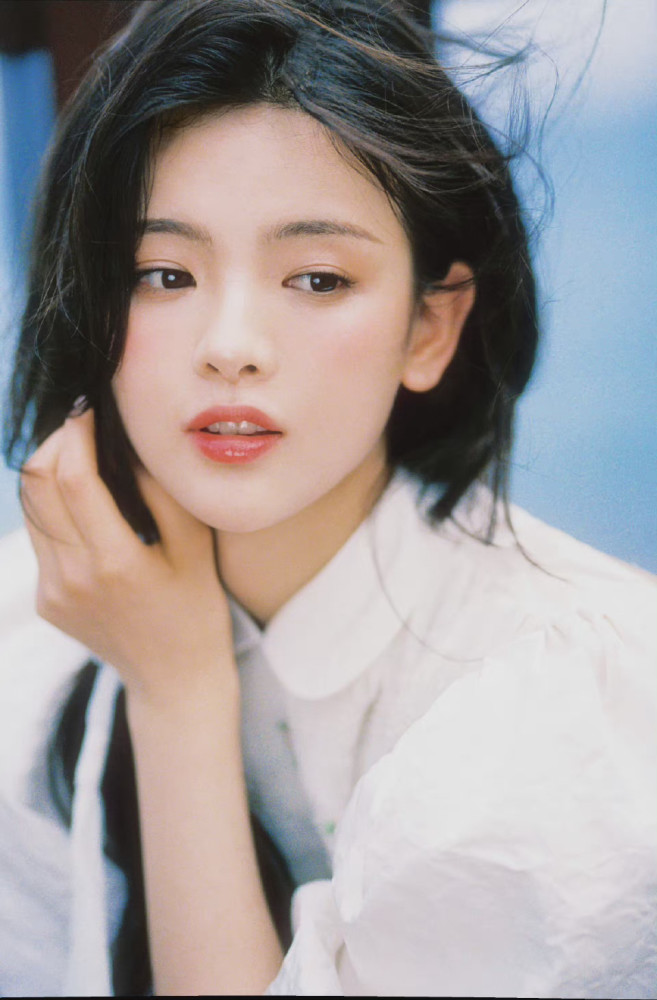 杨超越成新晋纯欲风天花板?堪称gc脸模板,各种氛围造型美到撩人插图7