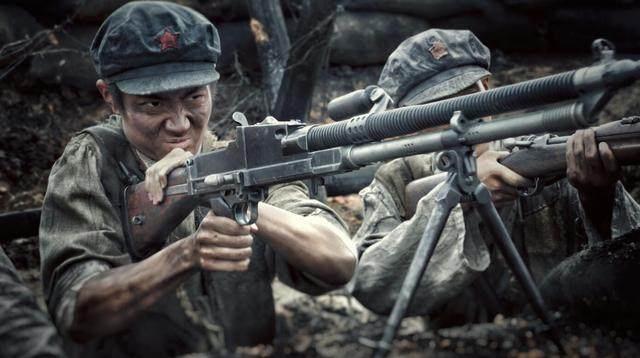 扛了10条枪,还没人出来帮忙,土豪是真的萌,这都是神剧情节,但是真的