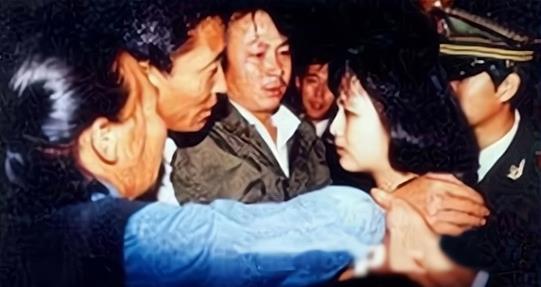 20岁美女毒贩陶静到死不愿出卖男友哥哥哭着求他说出主谋