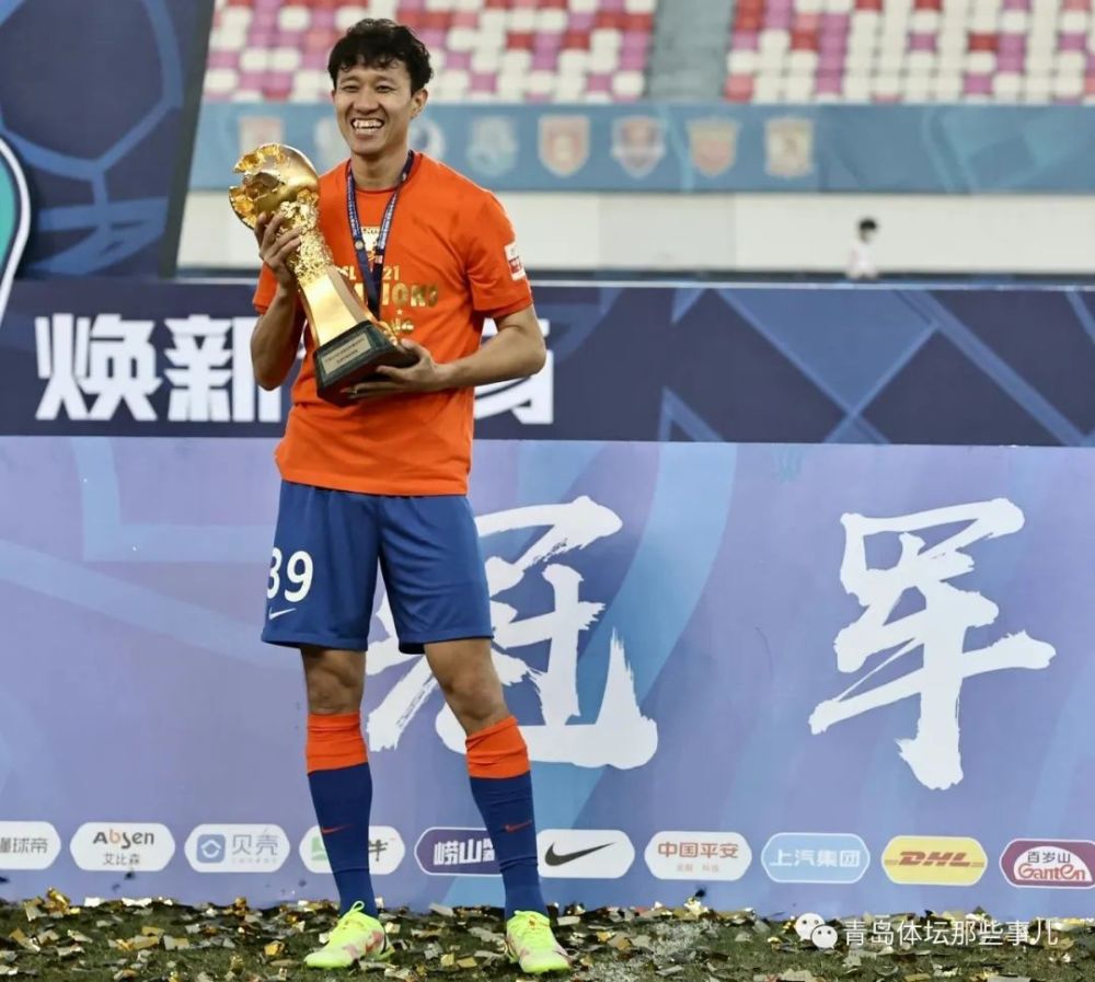 几乎整整一年前,宋龙,郑龙曾现身崂山足球公园