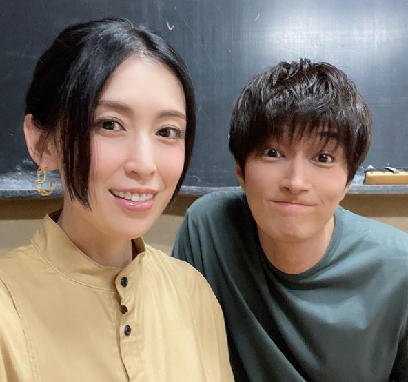 日媒曝大仓忠义广濑爱丽丝恋情,相差十岁,已经交往半年