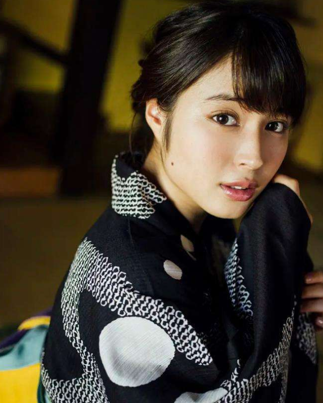 日媒曝大仓忠义广濑爱丽丝恋情,相差十岁,已经交往半年