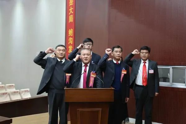 新一届鲍沟镇人民政府镇长赵强,新一届鲍沟镇人民政府副镇长陈浩,朱茜