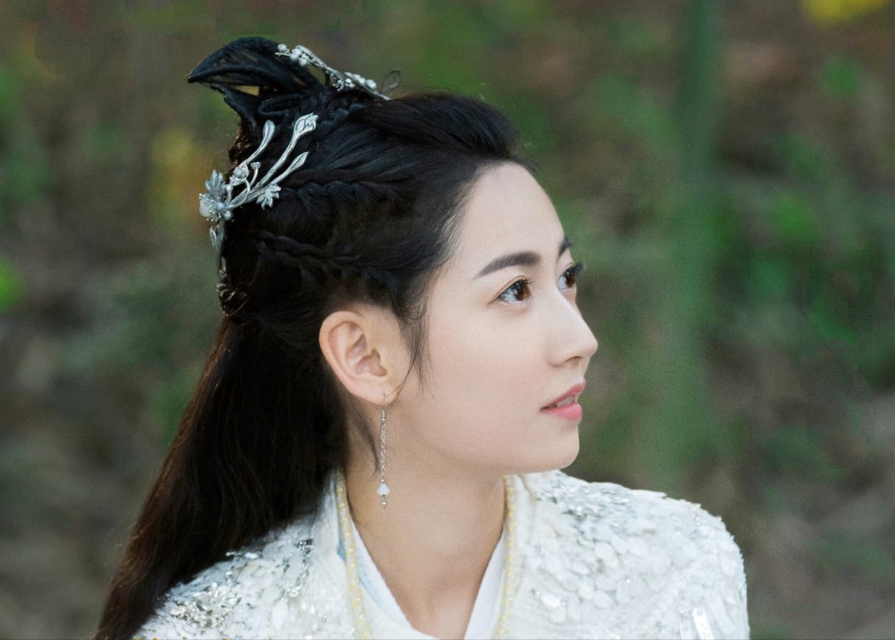 镜双城定档1月16日李易峰时隔6年回归古偶女主是90后小花