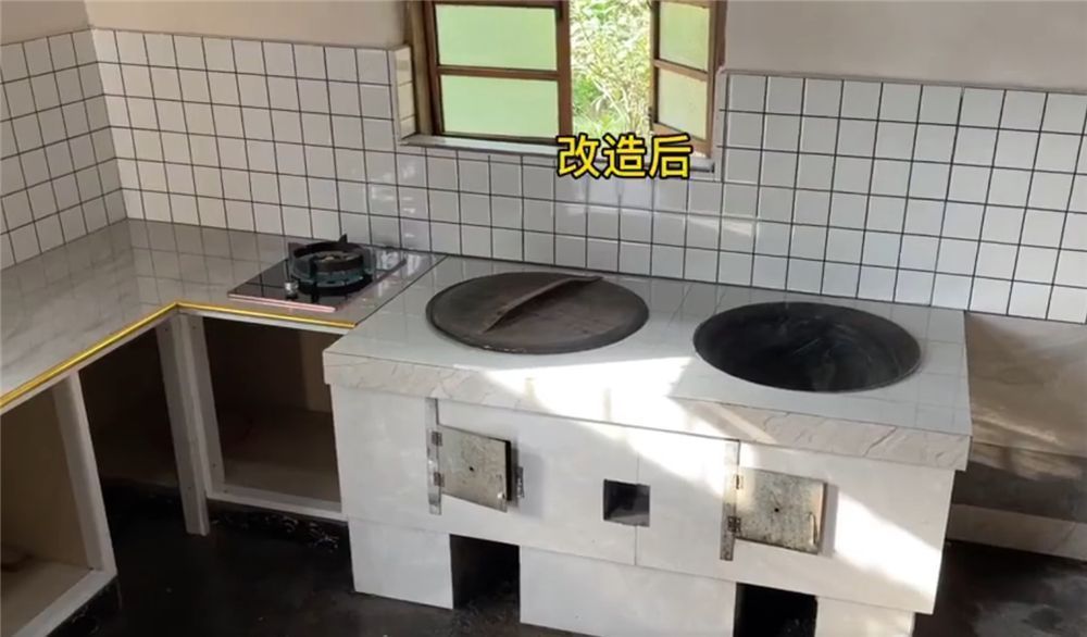 他回到乡下改造老式厨房将脏旧石砌灶台重做橱柜干净整洁多了