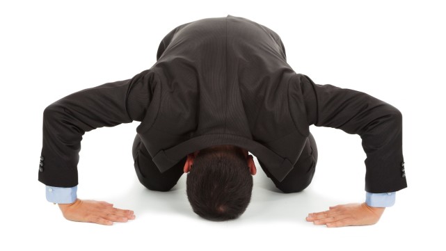 这一套下跪动作,在在韩国