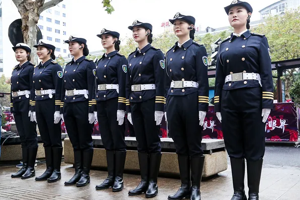 做保安就是懒人吗就是不求上进吗就你的工作岗位光鲜亮丽