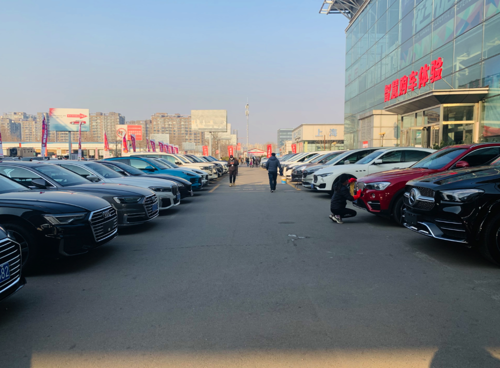 二手新能源车市魔幻现实 万的车6000元利润 两个月卖不掉就赔了 腾讯新闻