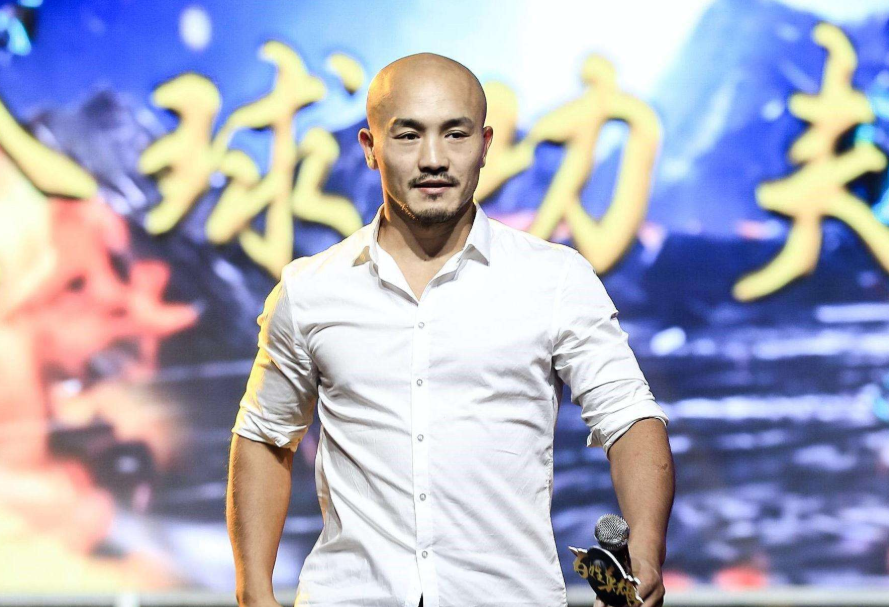一龙vs方便面对面互怼这次方便扳回一城